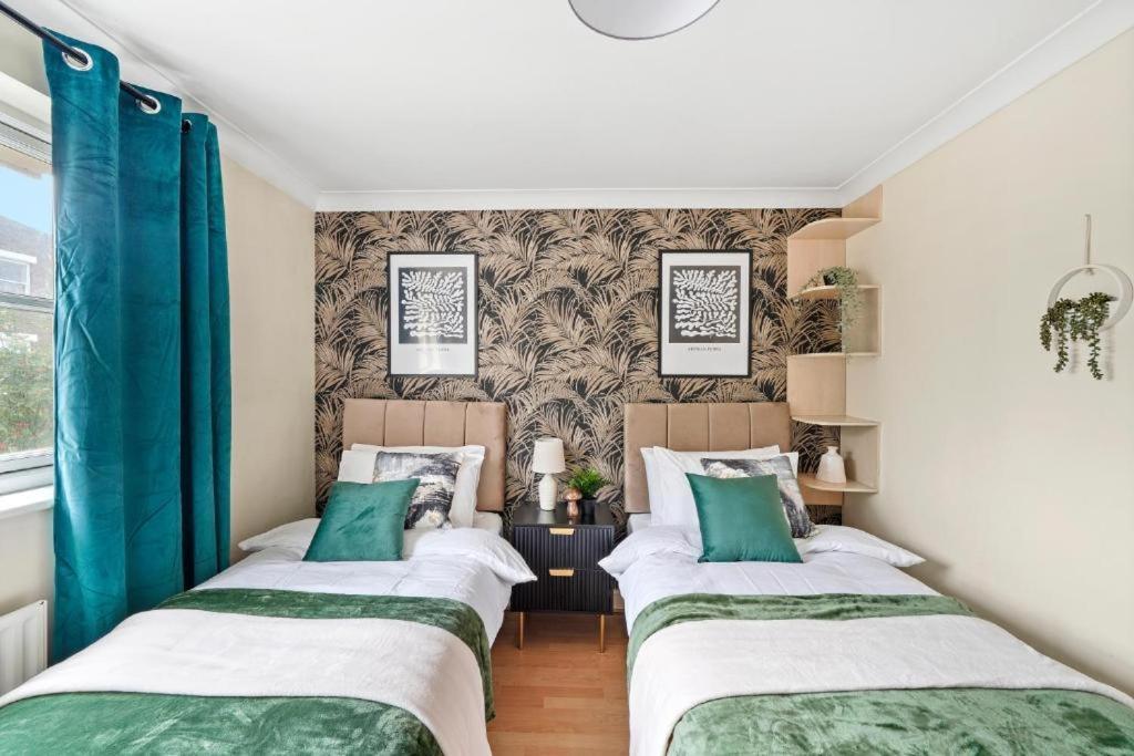 Lovely 2 Bed Parking And Garden Vakantiehuis *