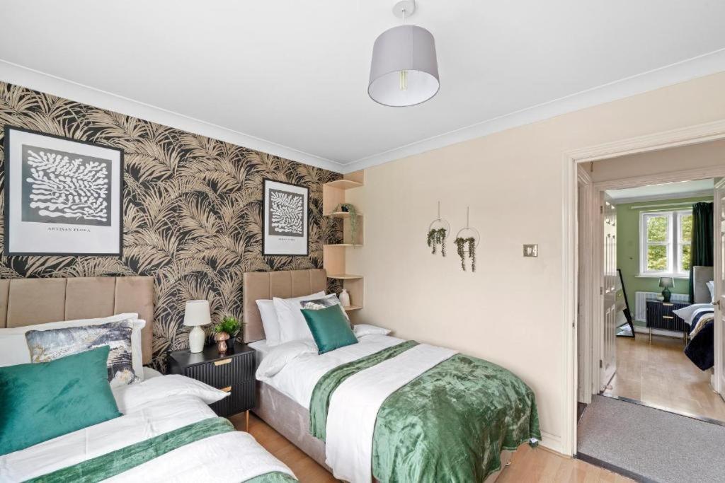 Vakantiehuis Lovely 2 Bed Parking And Garden Londen