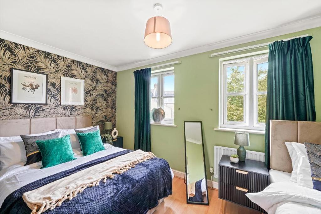 Vakantiehuis Lovely 2 Bed Parking And Garden Londen